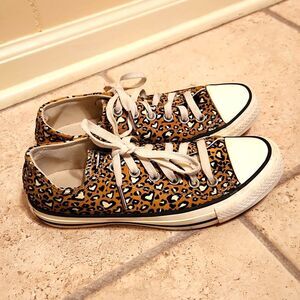 Converse Chuck Taylors All Star Leopard-Print Lace-Up Shoes Men's 5 Women's 7